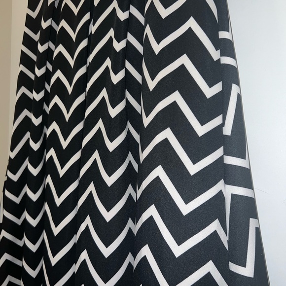 Chevron Black & White Pleated Skirt - Picture 2 of 3